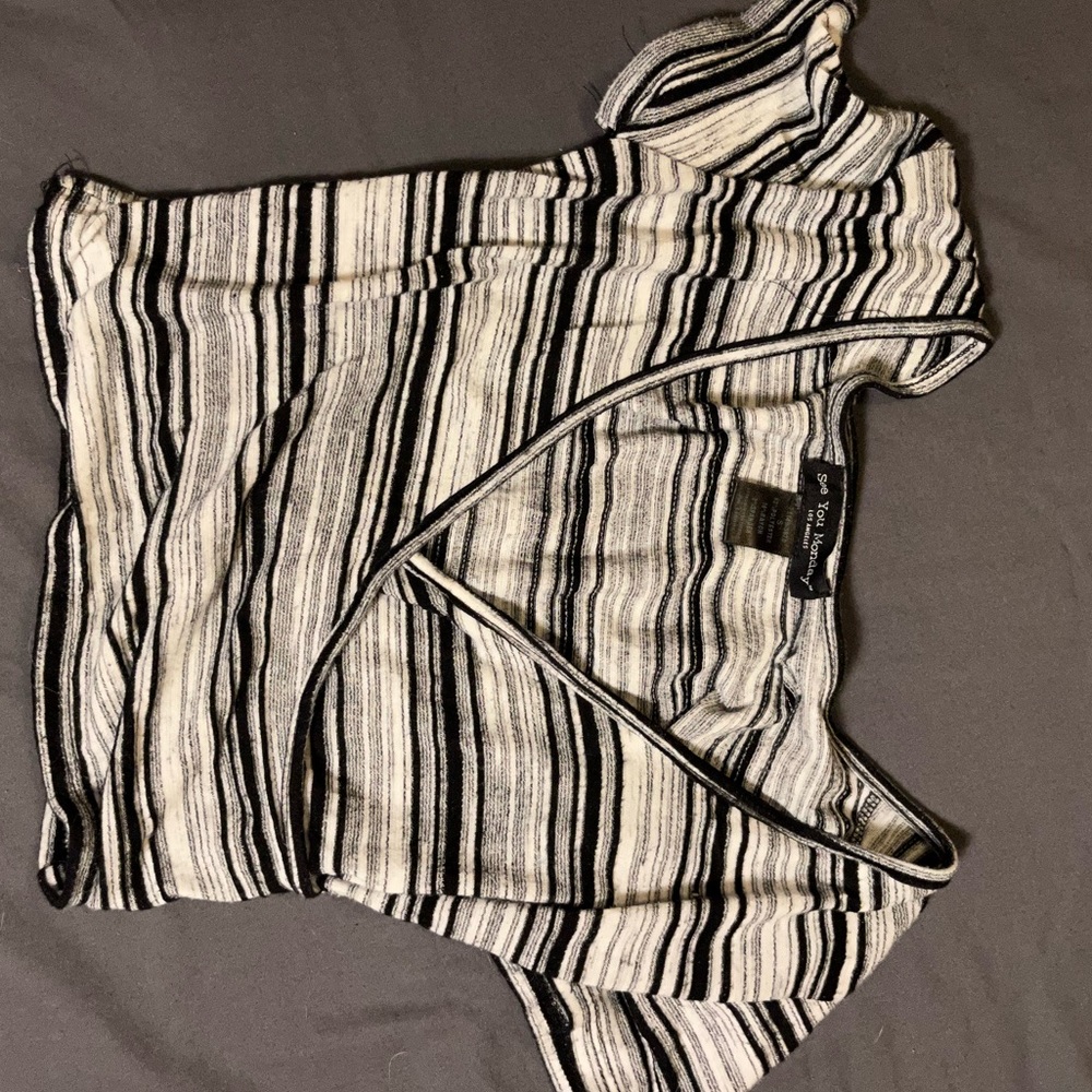 Black and white crossover short sleeve crop top